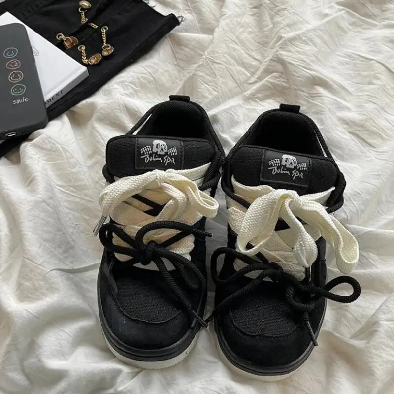 Dualcore snörningsskor med grova detaljer