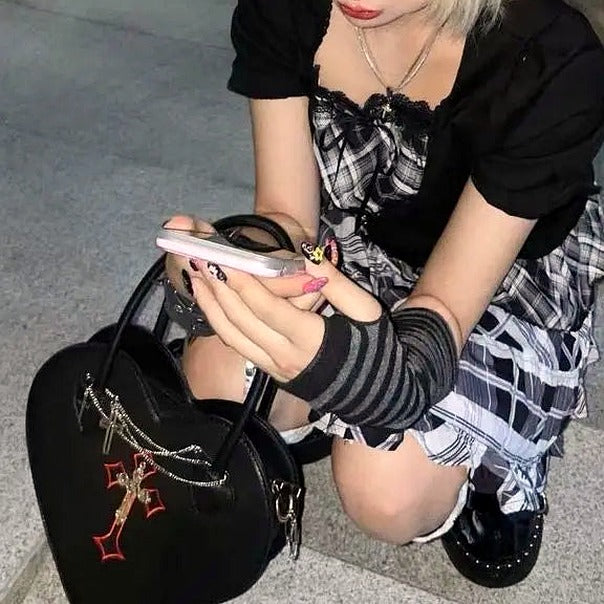 Gothic Style Women's Love Heart Purse Handbags Y2k Hot Girls Punk Shoulder Bag Metal Decoration Female Black Cool Messenger Bags