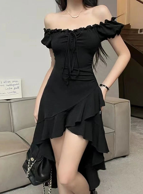 Mitternachtsblaues Kaskadenkleid mit Rüschen