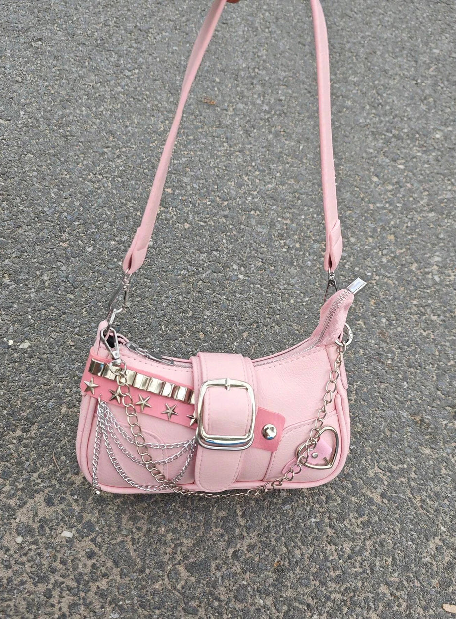 Y2K-axelväska med stjärnprydda detaljer