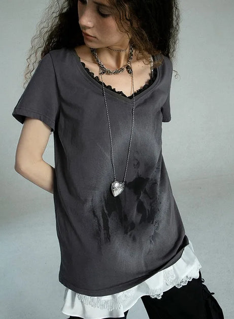 Mehrlagiges T-Shirt mit Gothic-Spitzenbesatz
