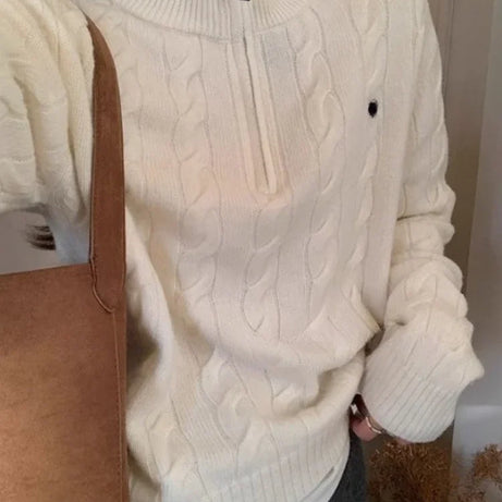 Klassischer Pullover mit Zopfmuster und Reißverschluss