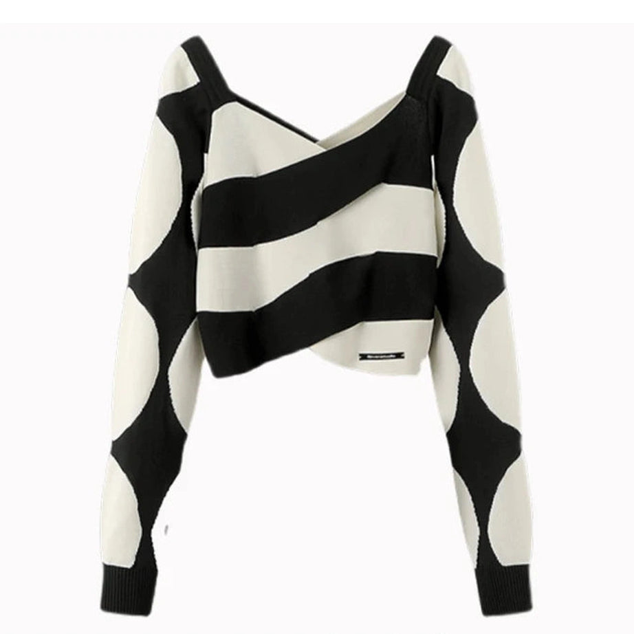 Monochrome Wave Cropped Sweater