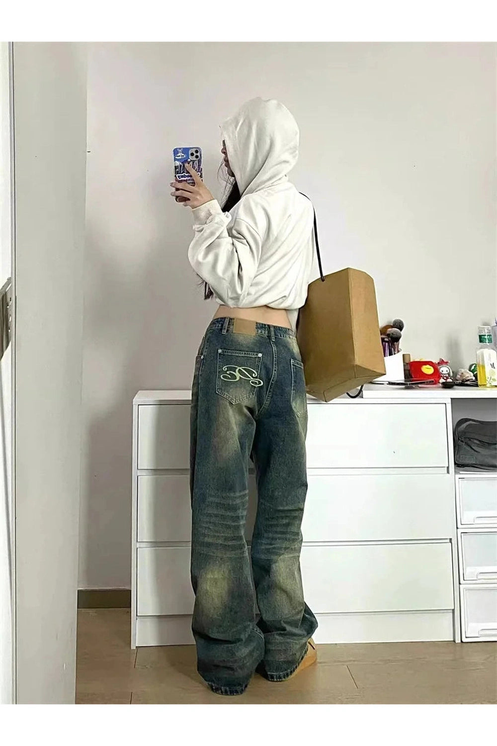 Washed Low-Rise Baggy Jeans
