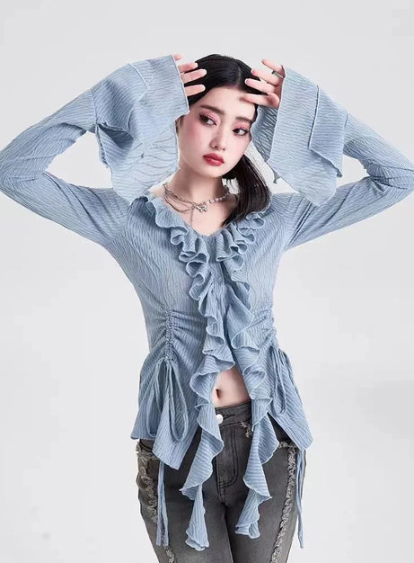 Drömblus med utsvängd volang