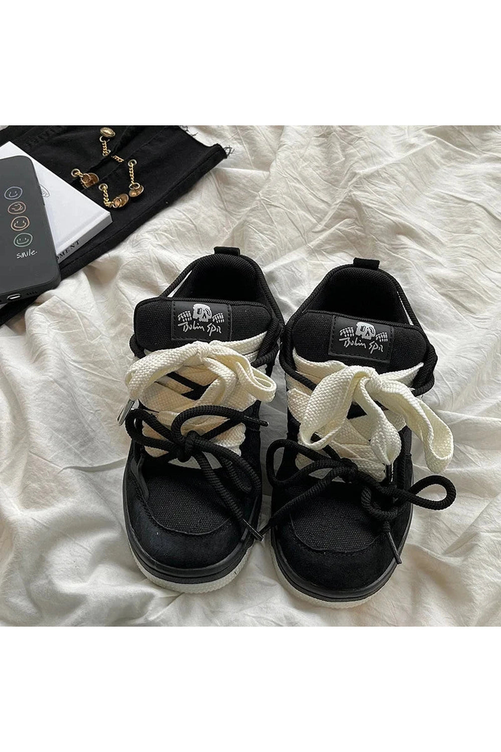 Y2k Monochrome Edge Low-Top Sneakers