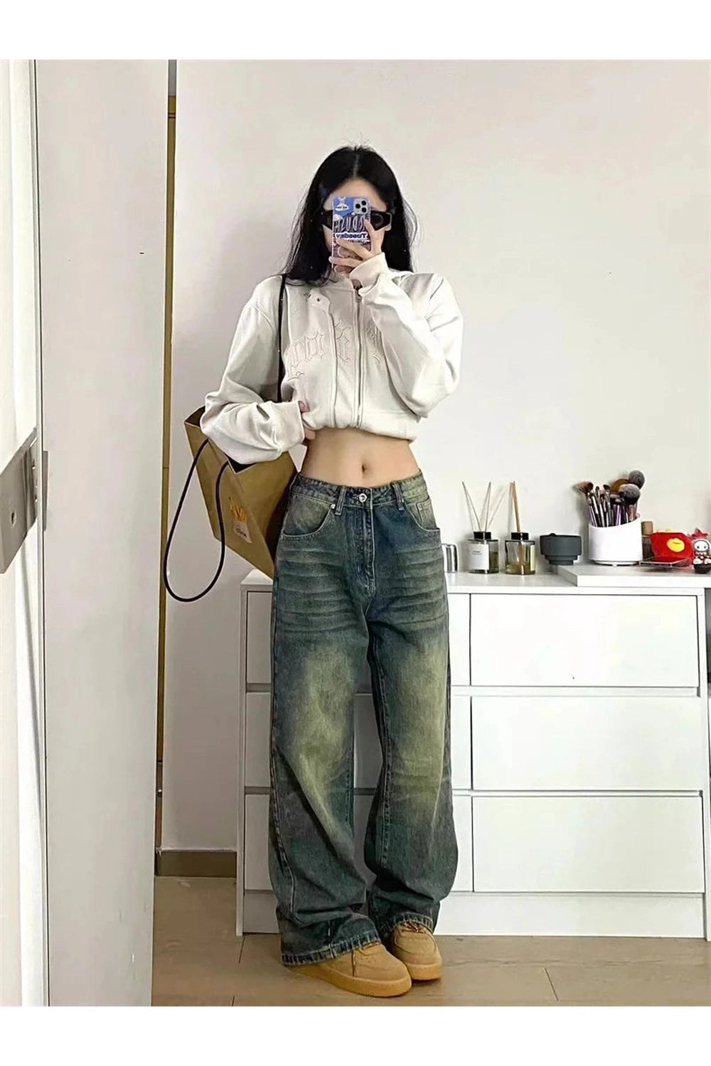 Washed Low-Rise Baggy Jeans