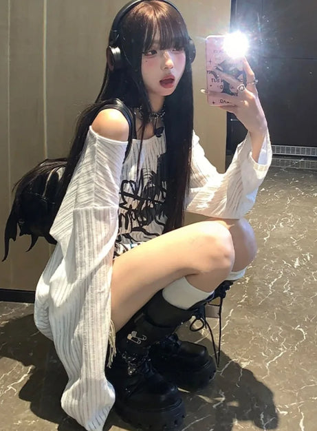 Schulterfreier Pullover „Graffiti Nights“