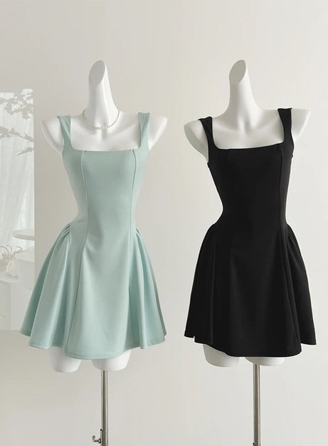 Klassisches ausgestelltes Kleid mit quadratischem Ausschnitt