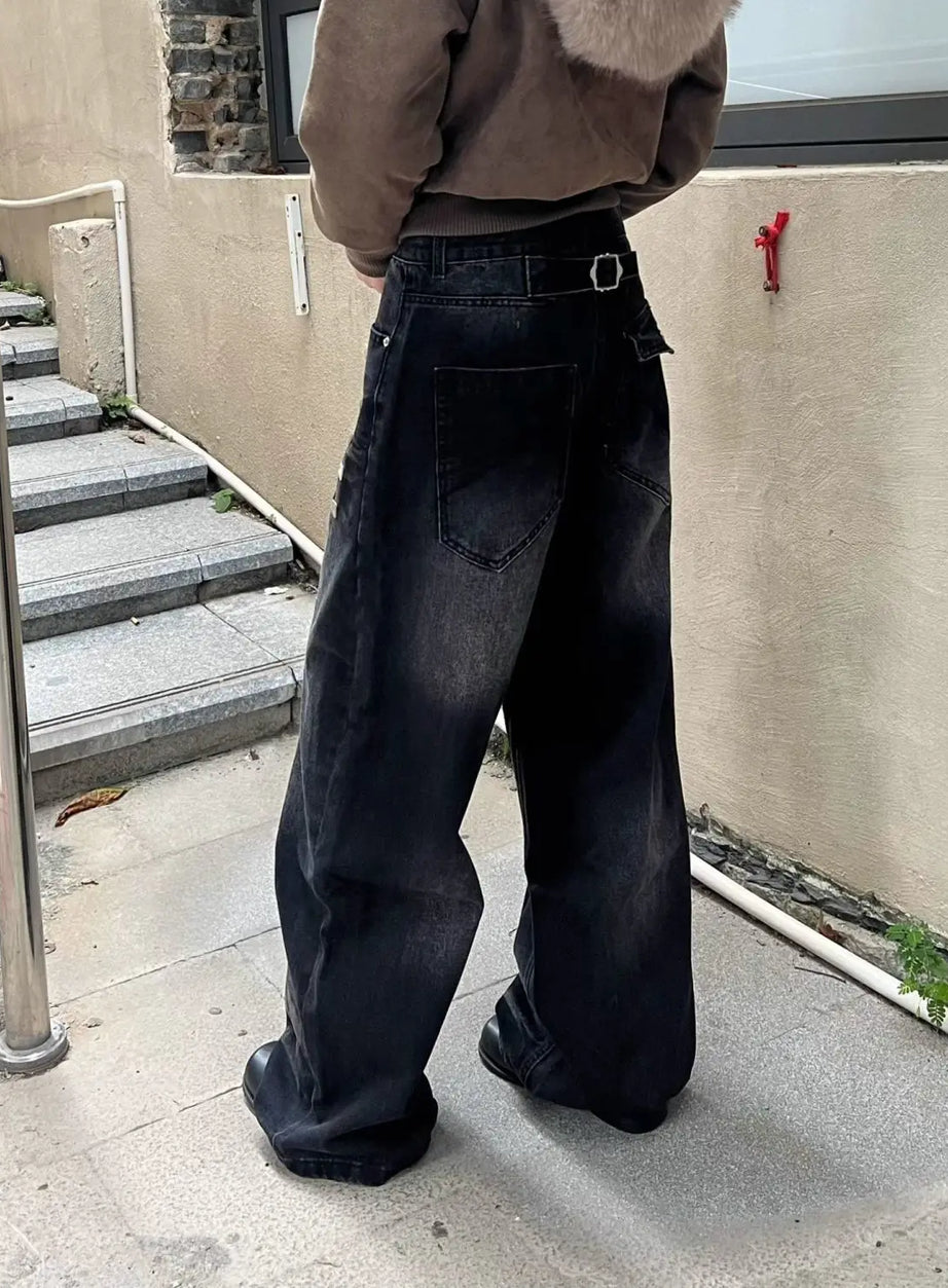 Tvättade jeans med nitar och vida ben