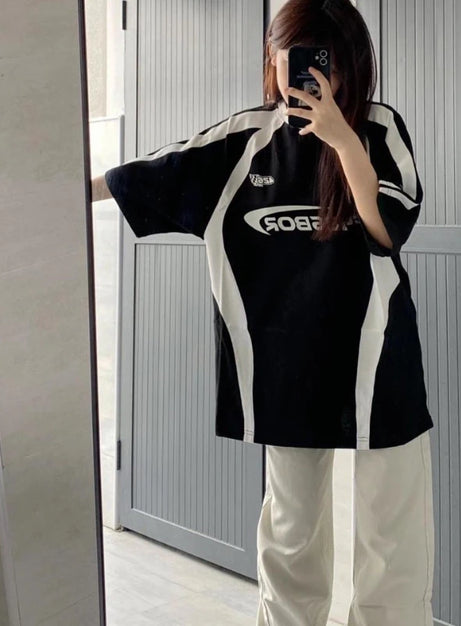 Urban Edge T-Shirt mit Blockdruck