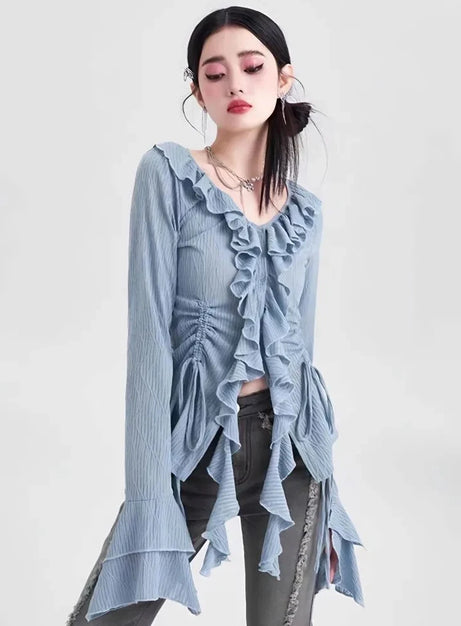 Drömblus med utsvängd volang