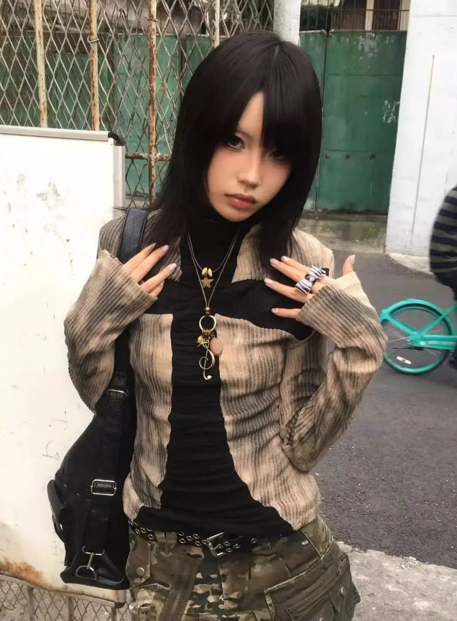 Geripptes Oberteil im Grunge-Patchwork-Stil