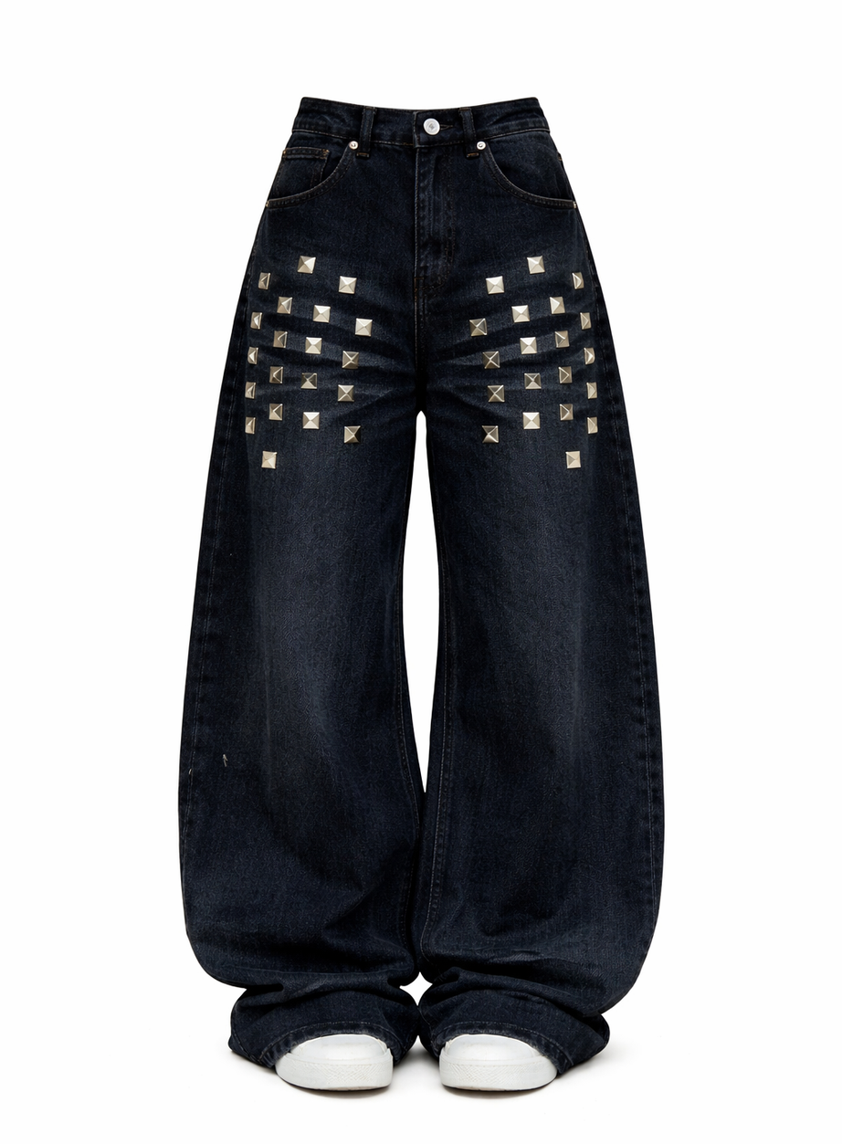 Tvättade jeans med nitar och vida ben