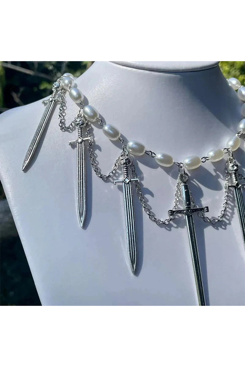 Y2k Knight’s Valor Pearl Choker