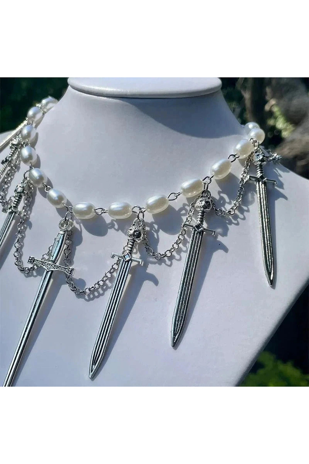 Y2k Knight’s Valor Pearl Choker