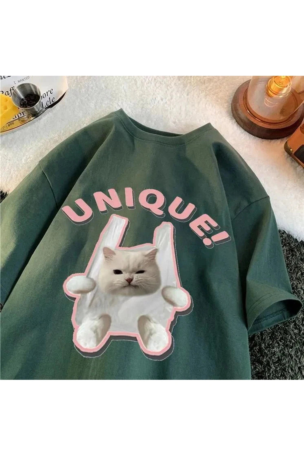 Y2k T-shirt with a cat "Unique"