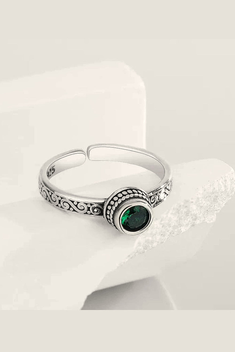 Y2k Vintage Celtic-Inspired Emerald Open Ring