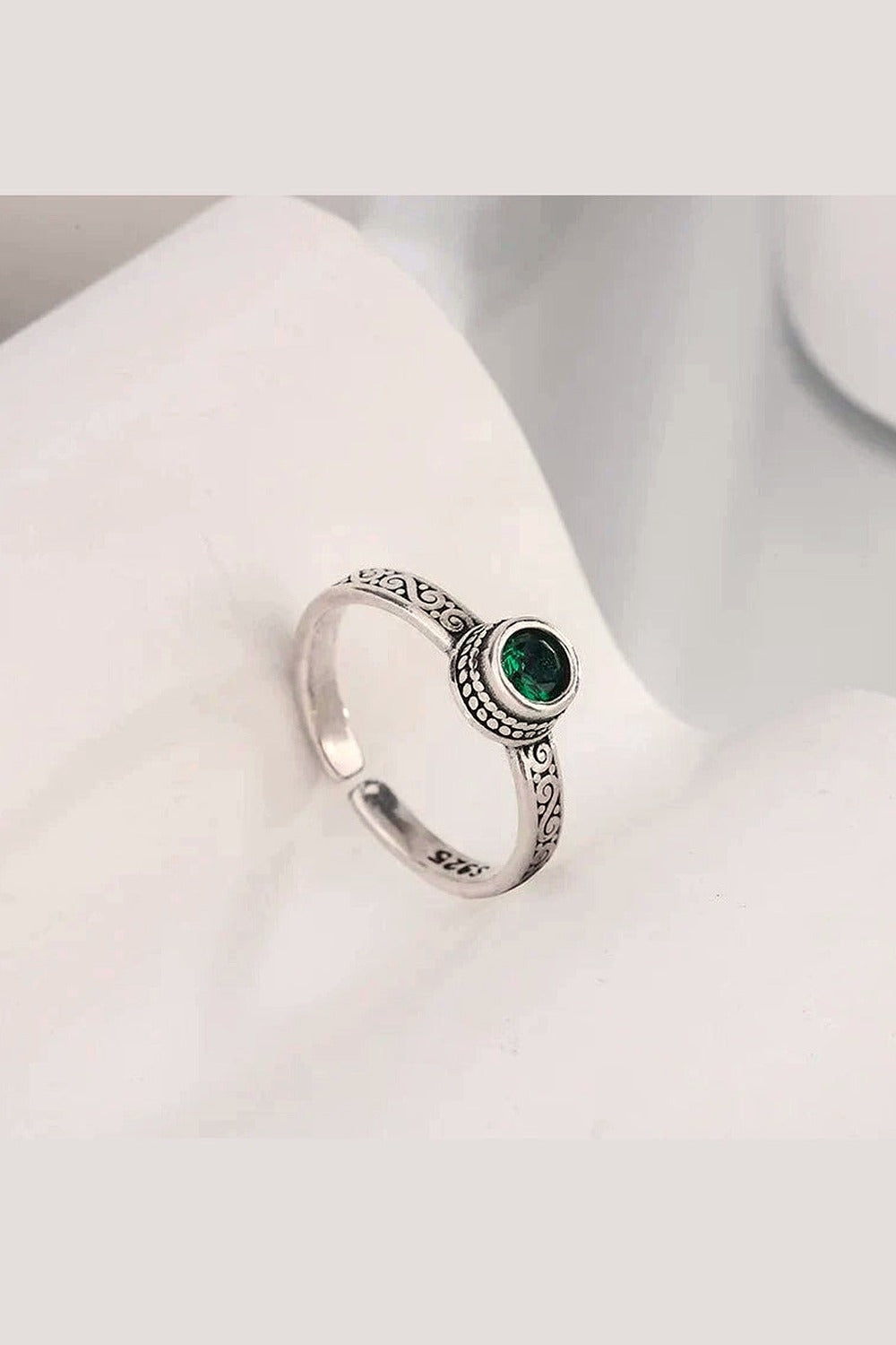 Y2k Vintage Celtic-Inspired Emerald Open Ring